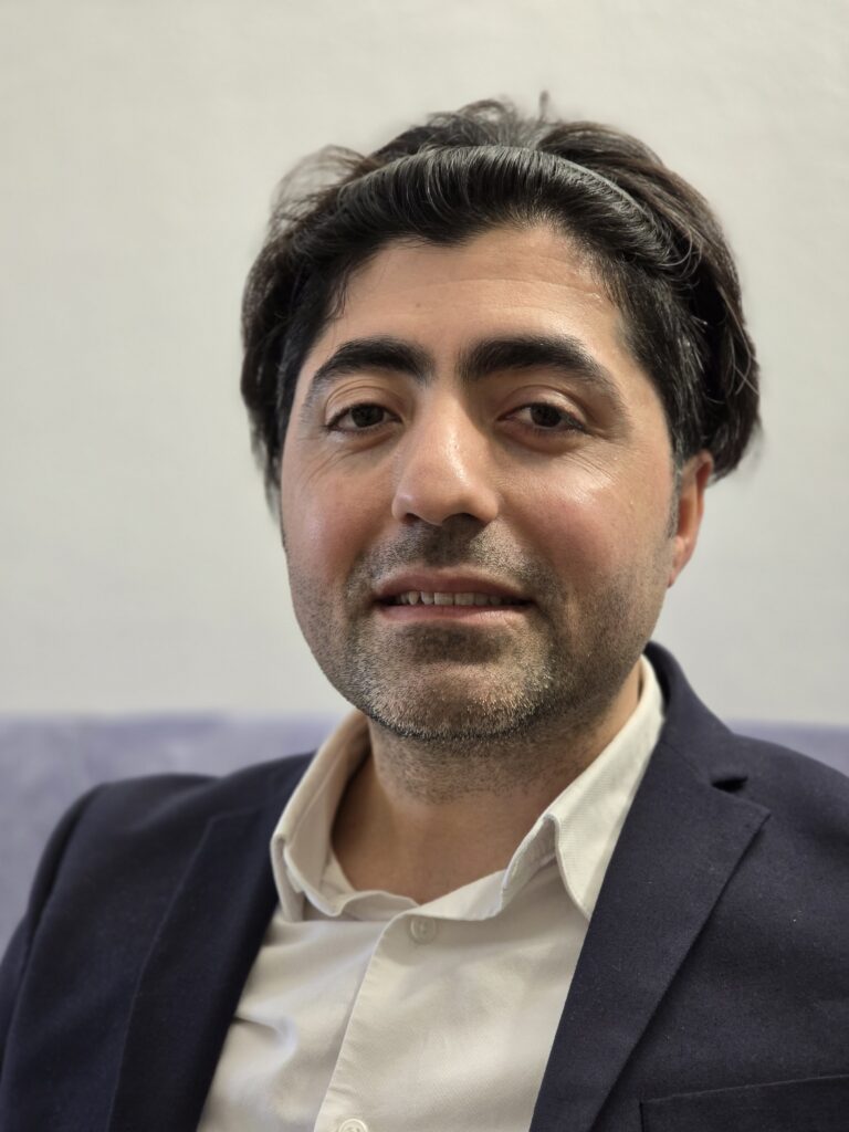 Portraitfoto von Esat Kisi